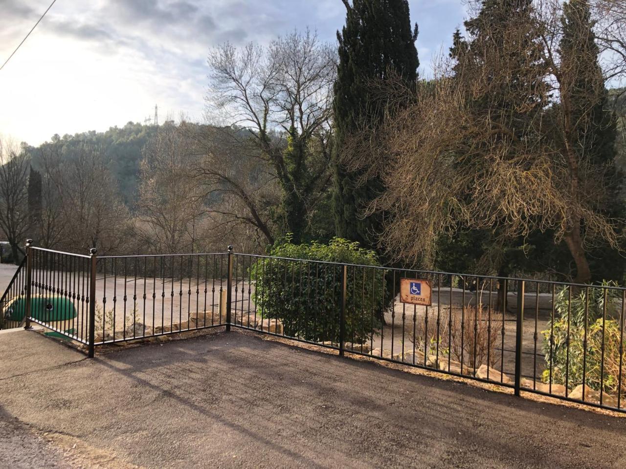 Auberge De Pachoquin Meounes-les-Montrieux Exterior foto